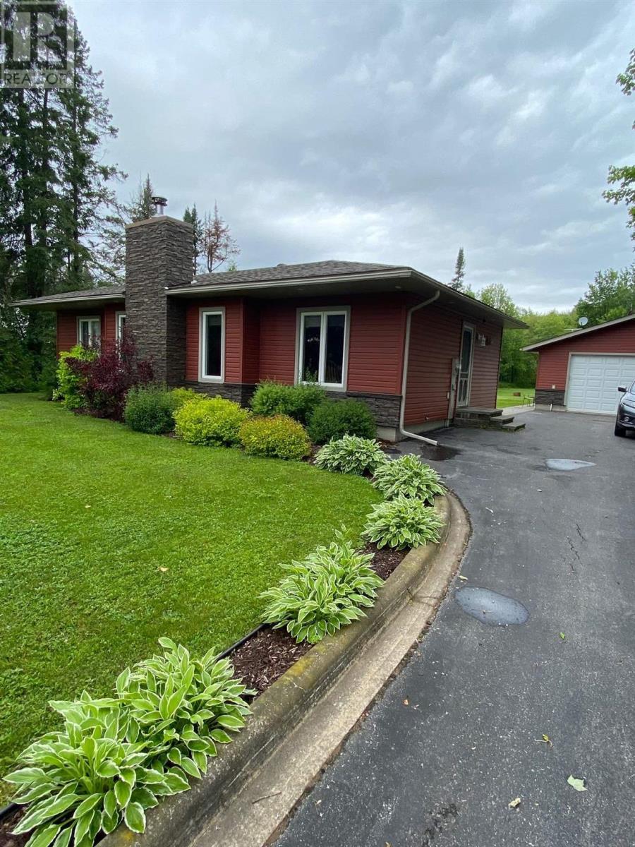 1370 Third Lin E, Sault Ste. Marie, Ontario  P6A 0E1 - Photo 8 - SM260463