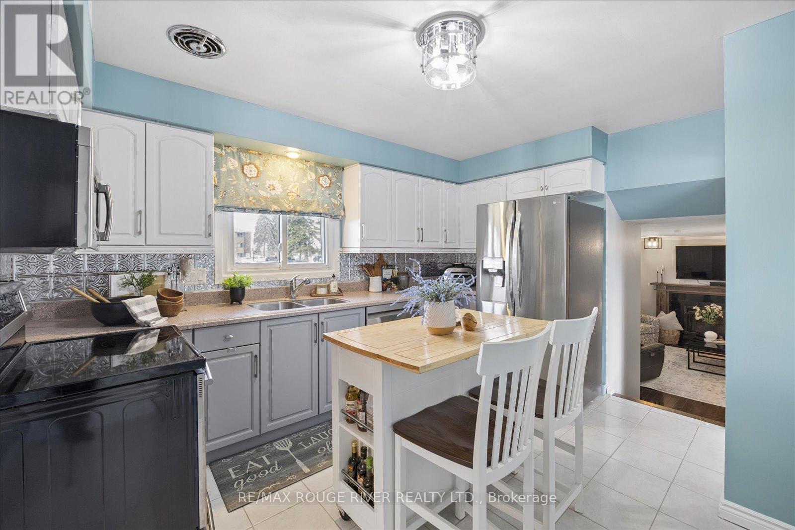 706 Fernhill Boulevard, Oshawa, Ontario  L1J 5K3 - Photo 10 - E12879300