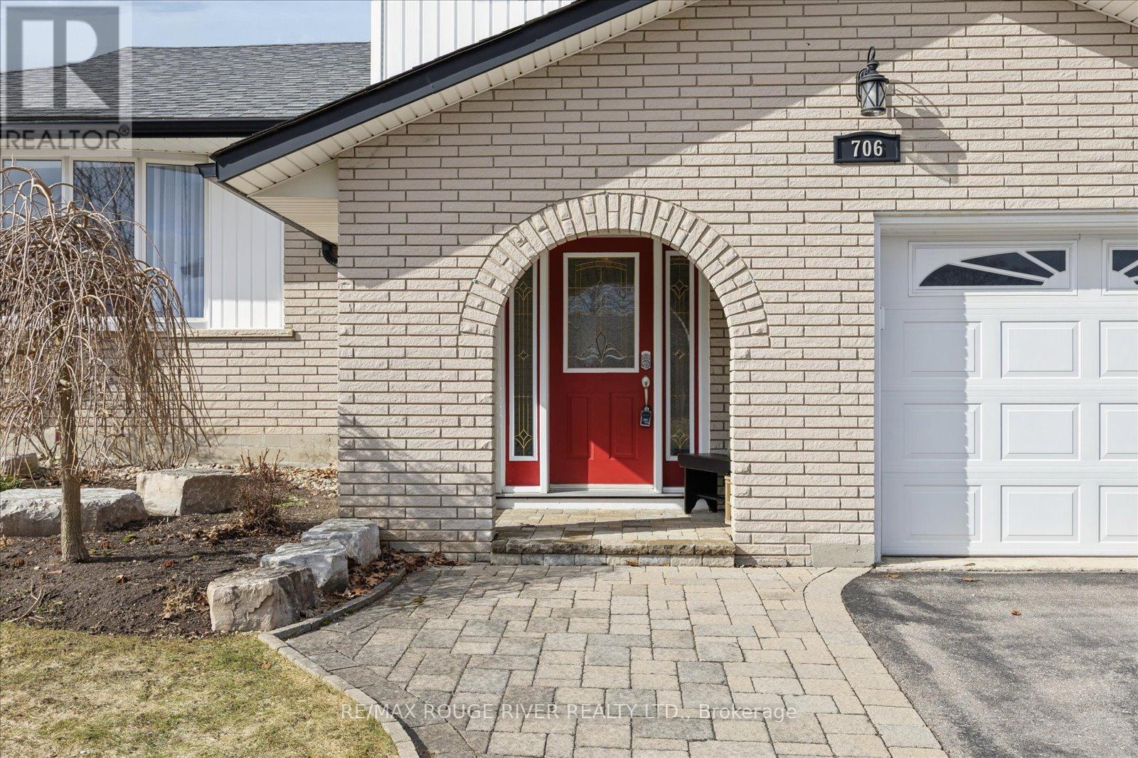 706 Fernhill Boulevard, Oshawa, Ontario  L1J 5K3 - Photo 2 - E12879300