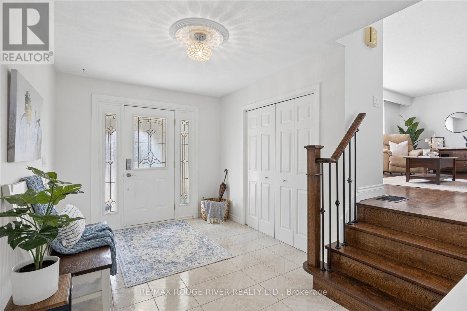 706 Fernhill Boulevard, Oshawa, Ontario  L1J 5K3 - Photo 3 - E12879300