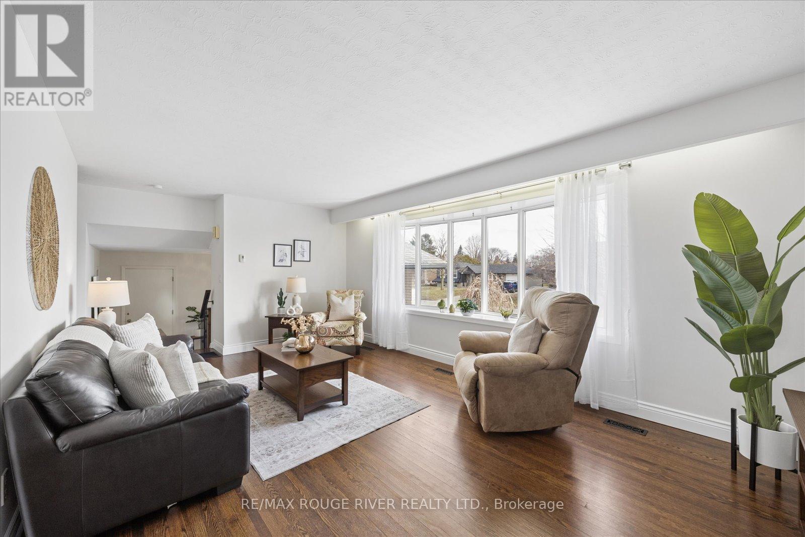 706 Fernhill Boulevard, Oshawa, Ontario  L1J 5K3 - Photo 7 - E12879300