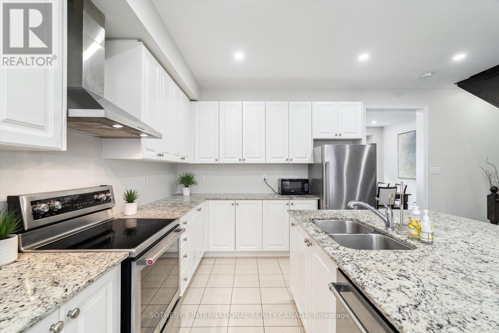 12 Deep River Lane S, Richmond Hill, Ontario  L4C 5S4 - Photo 18 - N12879220