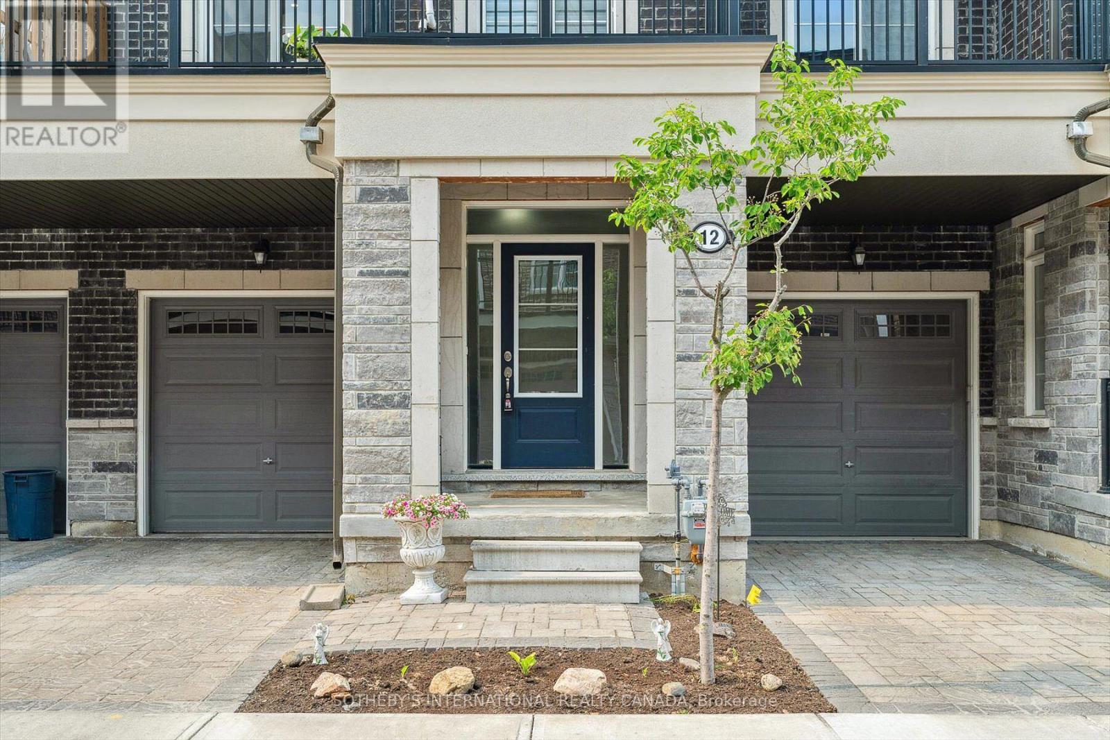 12 Deep River Lane S, Richmond Hill, Ontario  L4C 5S4 - Photo 4 - N12879220