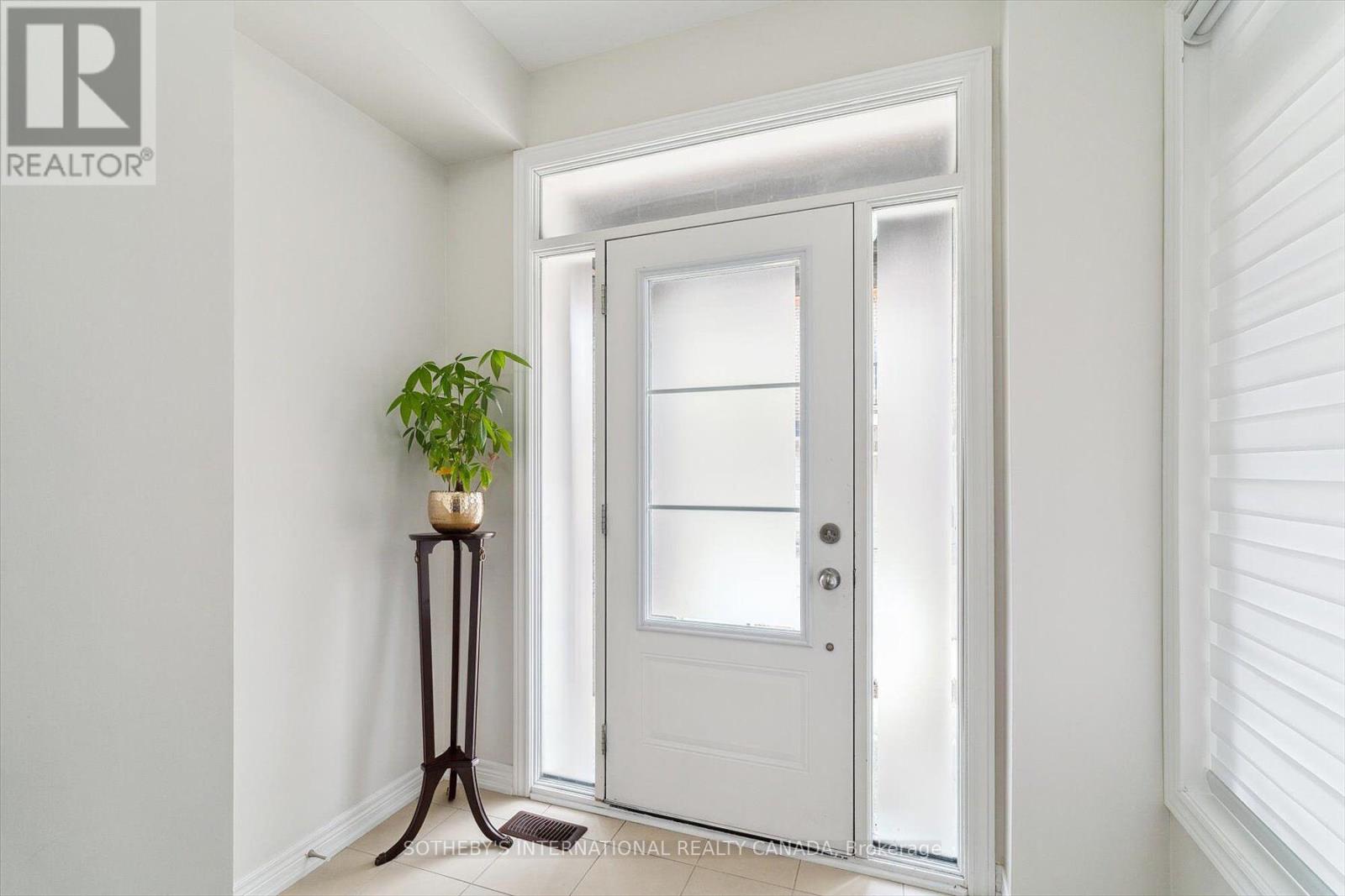 12 Deep River Lane S, Richmond Hill, Ontario  L4C 5S4 - Photo 5 - N12879220