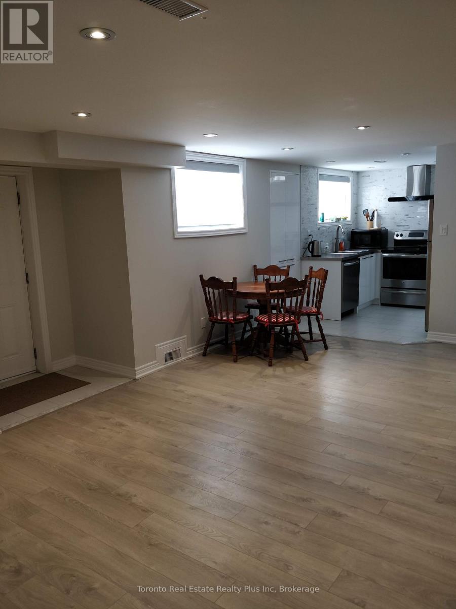 21 Delphinium Avenue, Richmond Hill (Oak Ridges Lake Wilcox), Ontario  L4E 4N6 - Photo 4 - N12879242