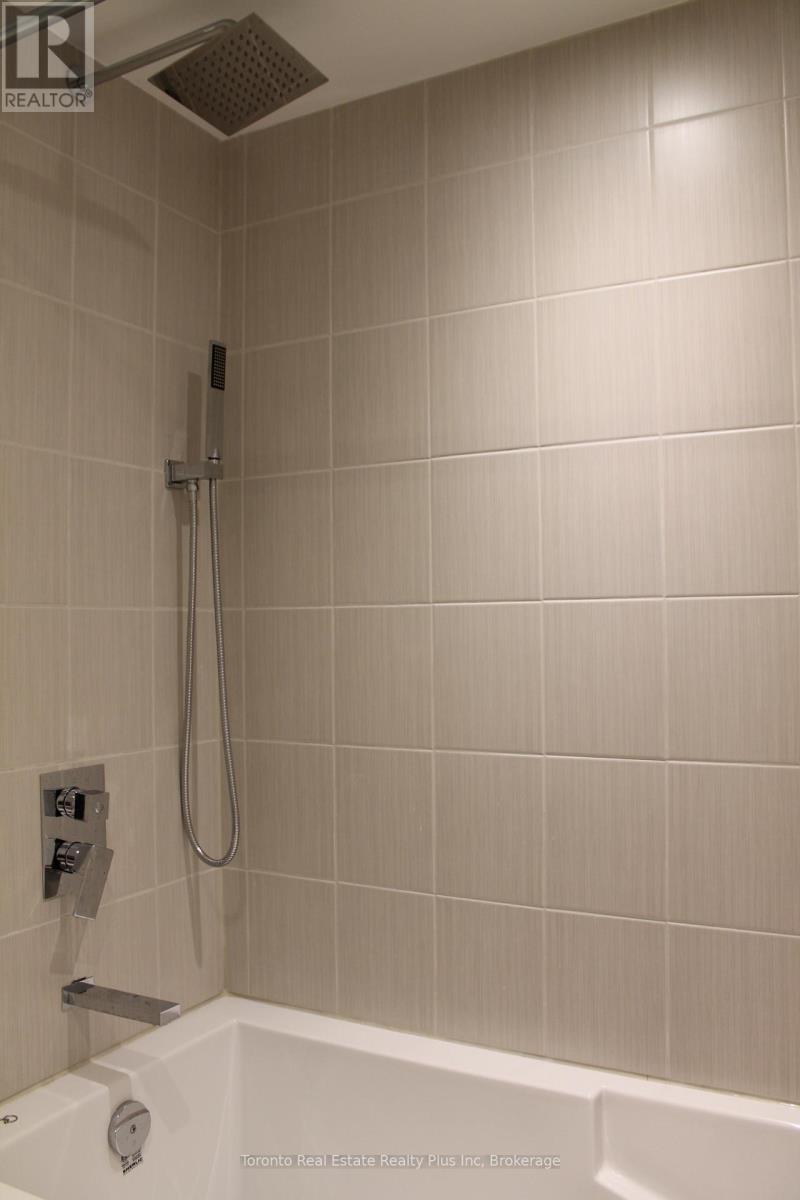 21 Delphinium Avenue, Richmond Hill (Oak Ridges Lake Wilcox), Ontario  L4E 4N6 - Photo 5 - N12879242