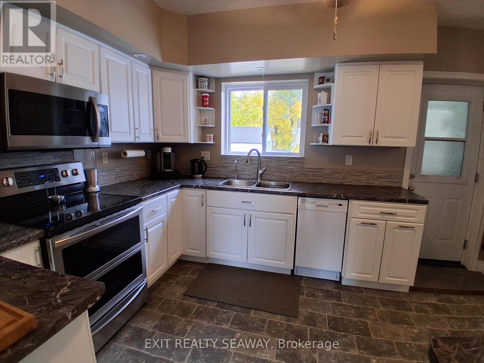 5 Adolphus Street, Cornwall, Ontario  K6H 3R9 - Photo 8 - X12879212