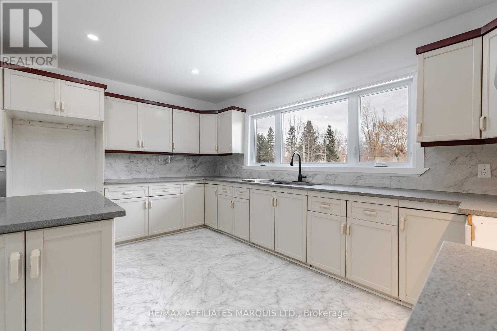 6254 Poplar Street, South Glengarry, Ontario  K0C 1E0 - Photo 38 - X12879282