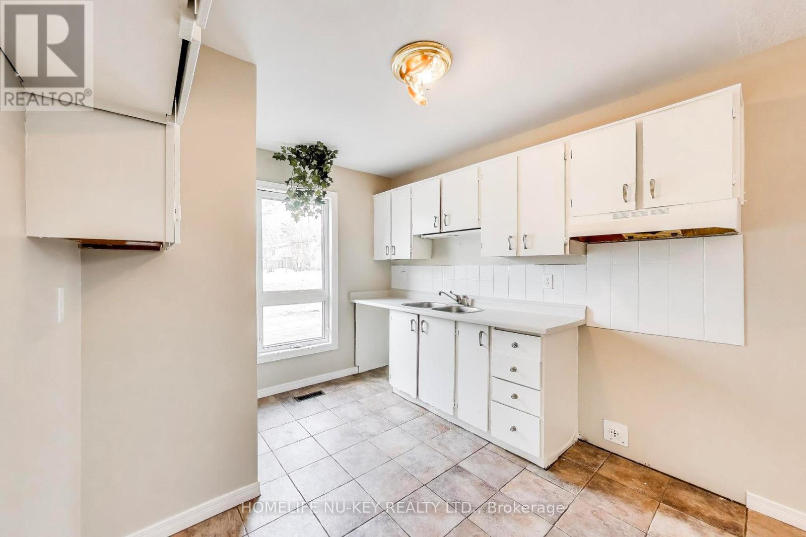 77 Frost Trail, Barrie, Ontario  L4N 4Z8 - Photo 10 - S12879246