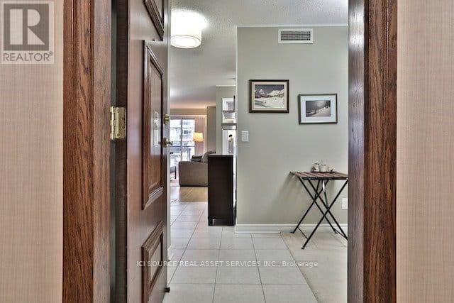 704 - 5 Michael Power Place, Toronto, Ontario  M9A 0A3 - Photo 8 - W12879238