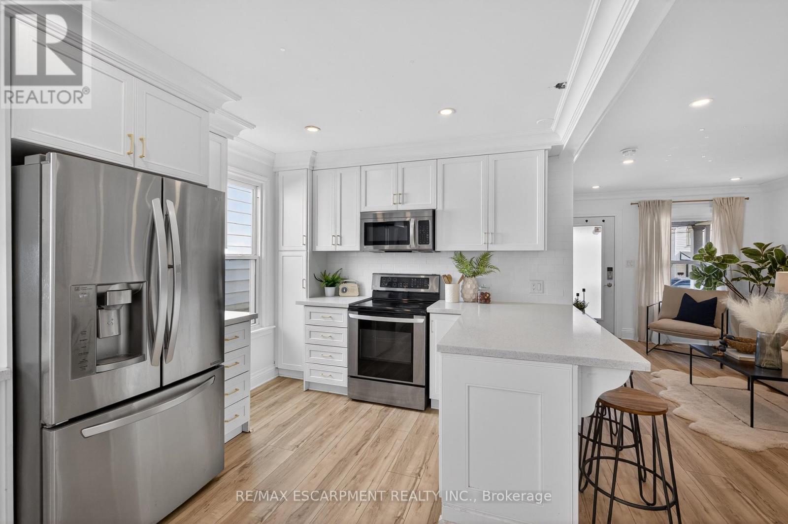 8 East 23rd Street, Hamilton, Ontario  L8V 2W6 - Photo 11 - X12879232