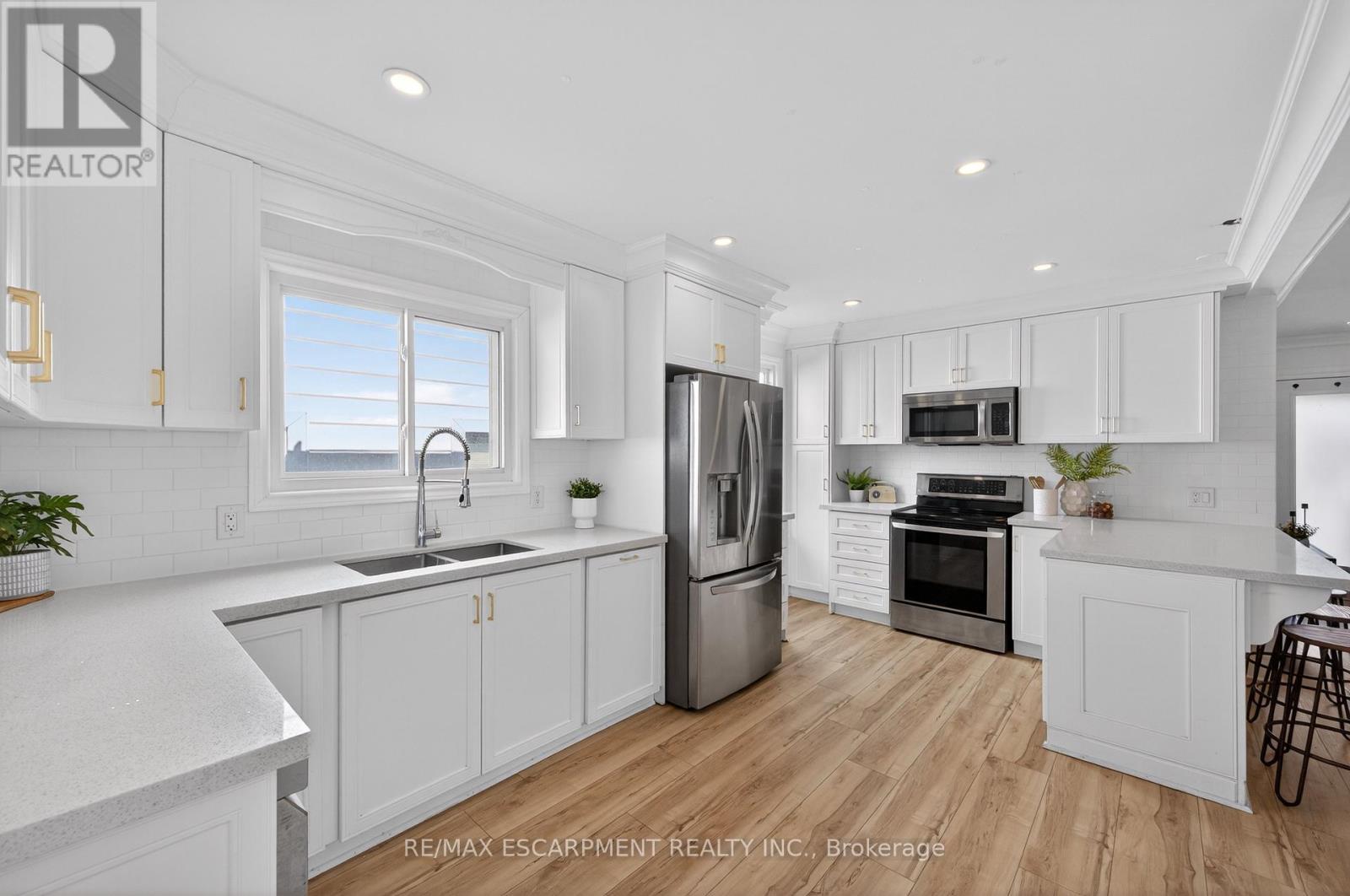 8 East 23rd Street, Hamilton, Ontario  L8V 2W6 - Photo 12 - X12879232