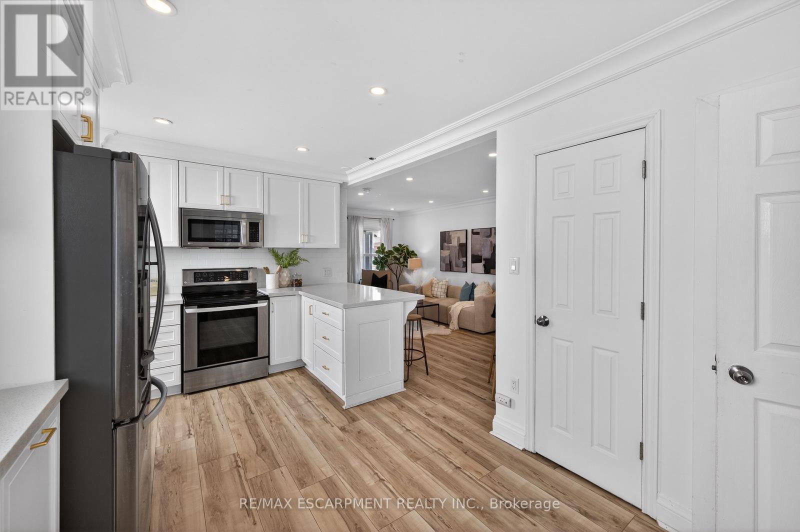 8 East 23rd Street, Hamilton, Ontario  L8V 2W6 - Photo 14 - X12879232