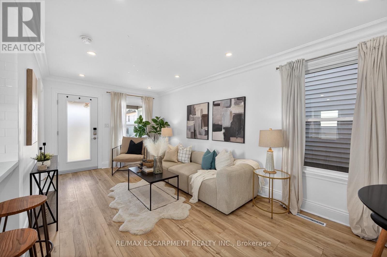 8 East 23rd Street, Hamilton, Ontario  L8V 2W6 - Photo 2 - X12879232