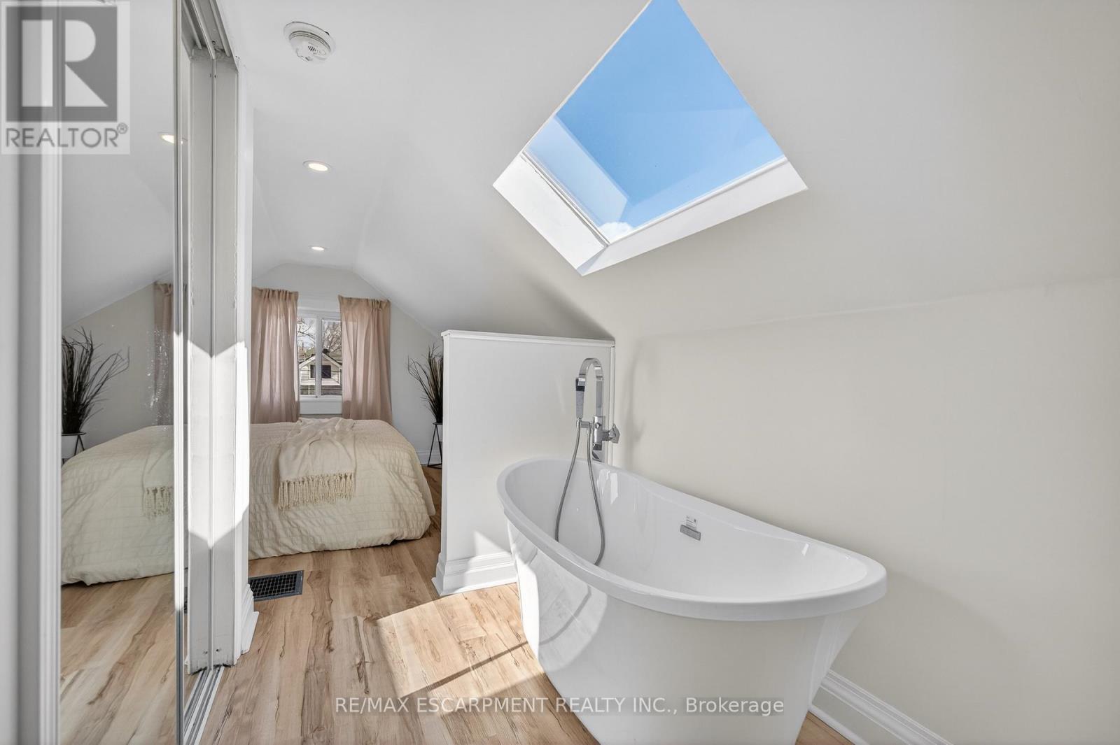 8 East 23rd Street, Hamilton, Ontario  L8V 2W6 - Photo 26 - X12879232