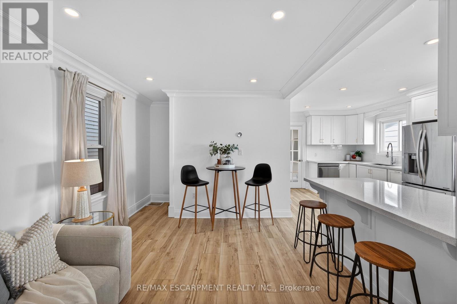 8 East 23rd Street, Hamilton, Ontario  L8V 2W6 - Photo 4 - X12879232