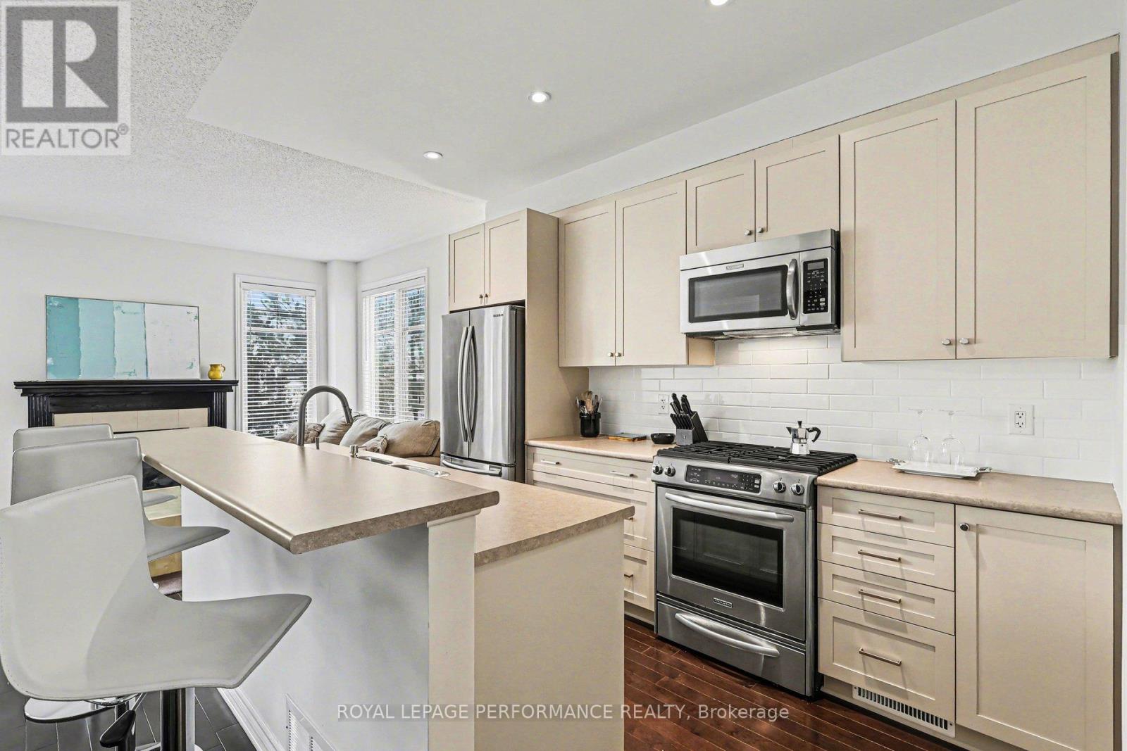 810 White Alder Avenue, Ottawa, Ontario  K1T 0G2 - Photo 2 - X12847700