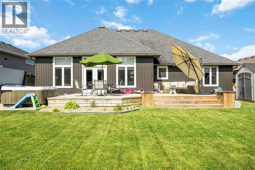 809 Second Crescent, Plympton-Wyoming photo 9