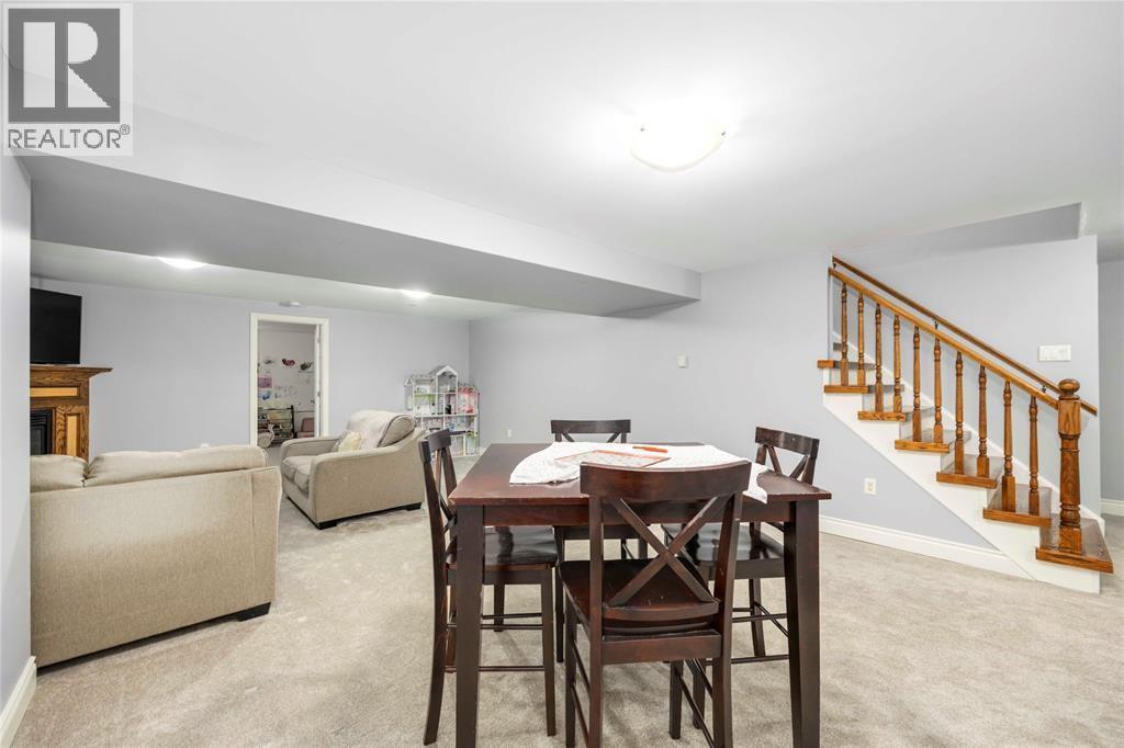 809 Second Crescent, Plympton-Wyoming photo 31