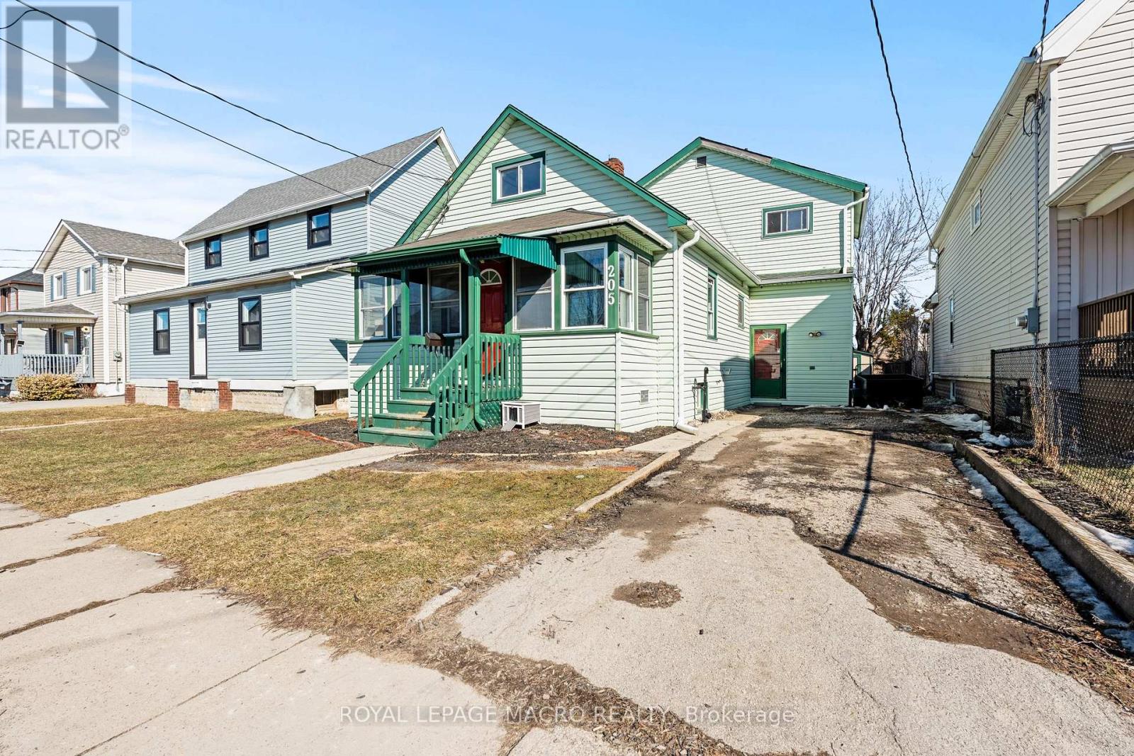 205 Mitchell Street, Port Colborne, Ontario  L3K 1Y4 - Photo 4 - X12868318