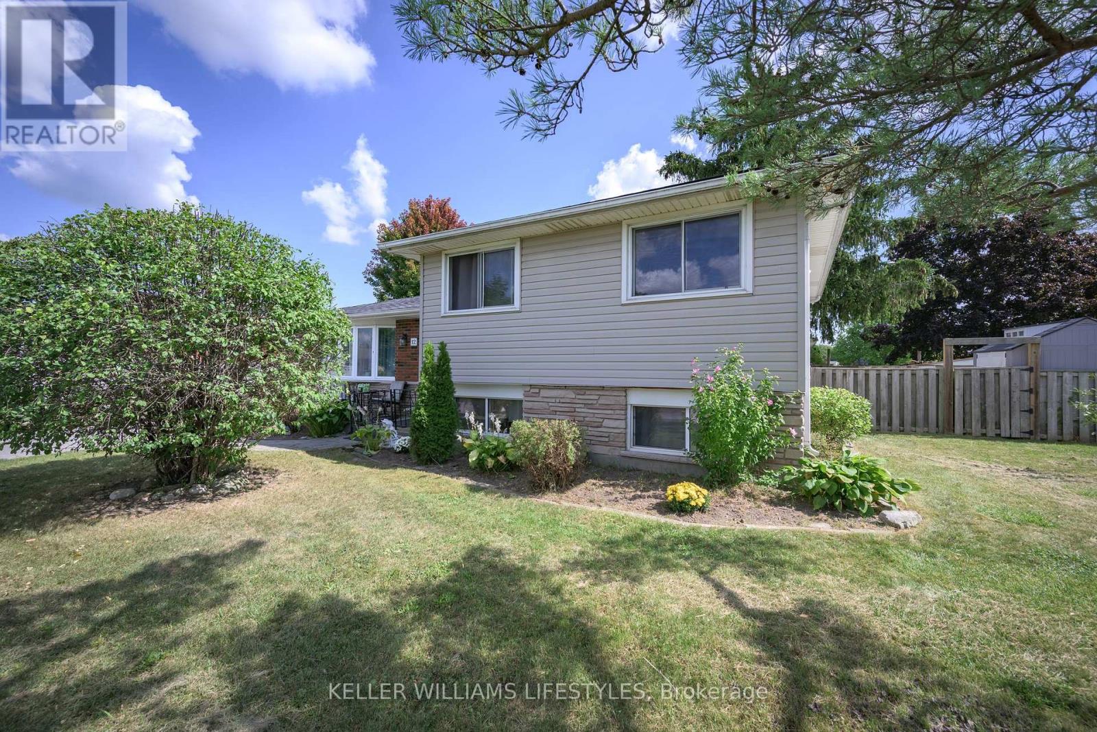 Photo 4 of 28 for 12 Stirling Crescent