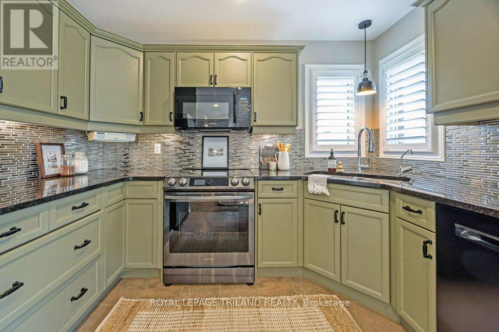 104 Stephen Moore Drive, Middlesex Centre, Ontario  N0L 1R0 - Photo 17 - X12879352