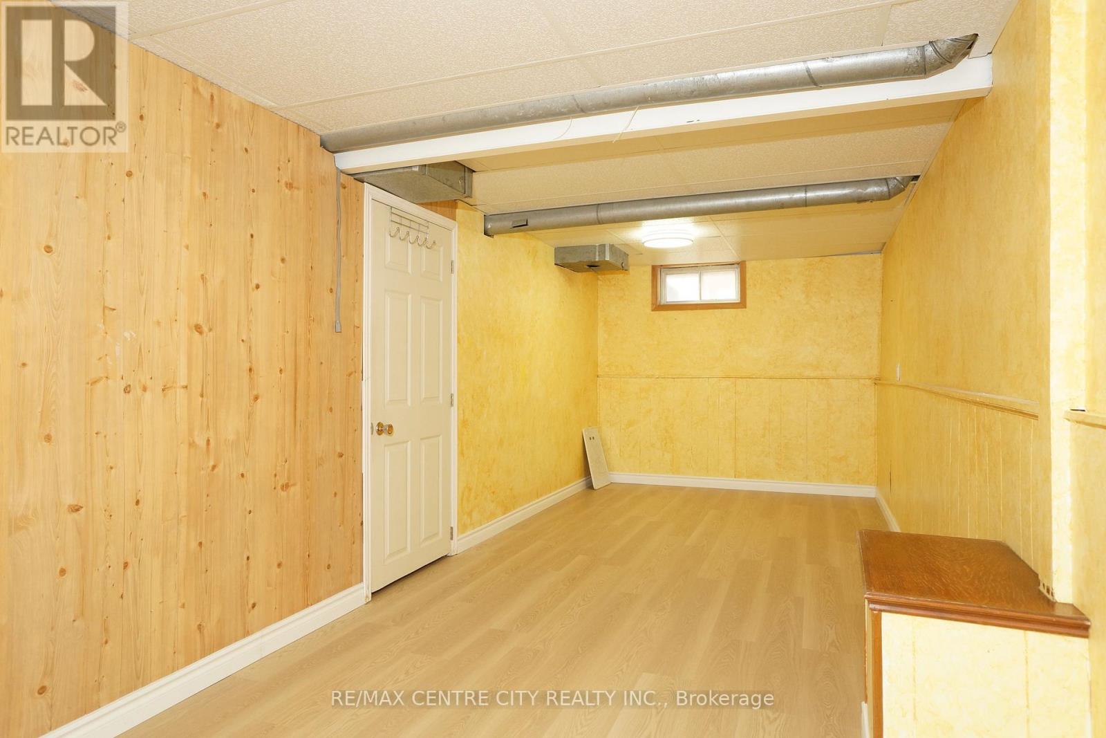 Photo 27 of 31 for 136 Concord Crescent