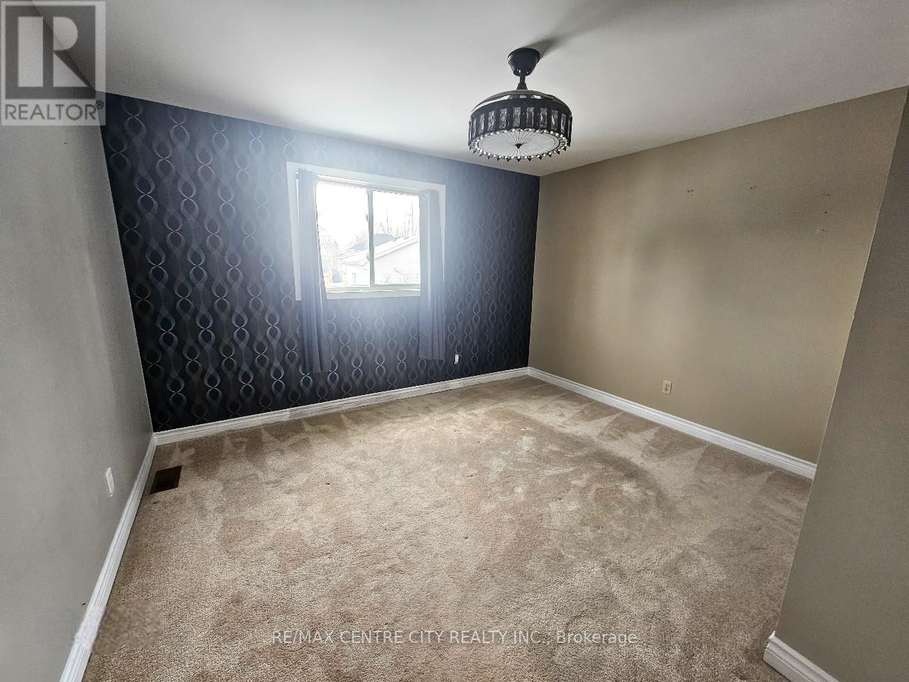 91 Clarence Street, Strathroy-Caradoc, Ontario  N7G 1H2 - Photo 11 - X12879388