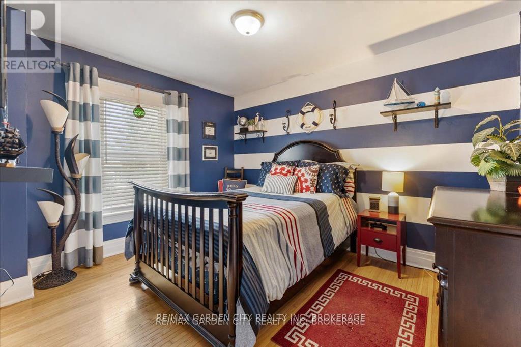 22 Chaplin Avenue, St. Catharines, Ontario  L2R 2E6 - Photo 12 - X12879444