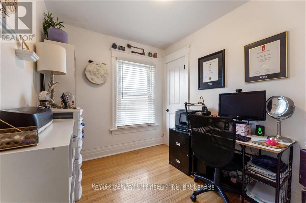 22 Chaplin Avenue, St. Catharines, Ontario  L2R 2E6 - Photo 16 - X12879444