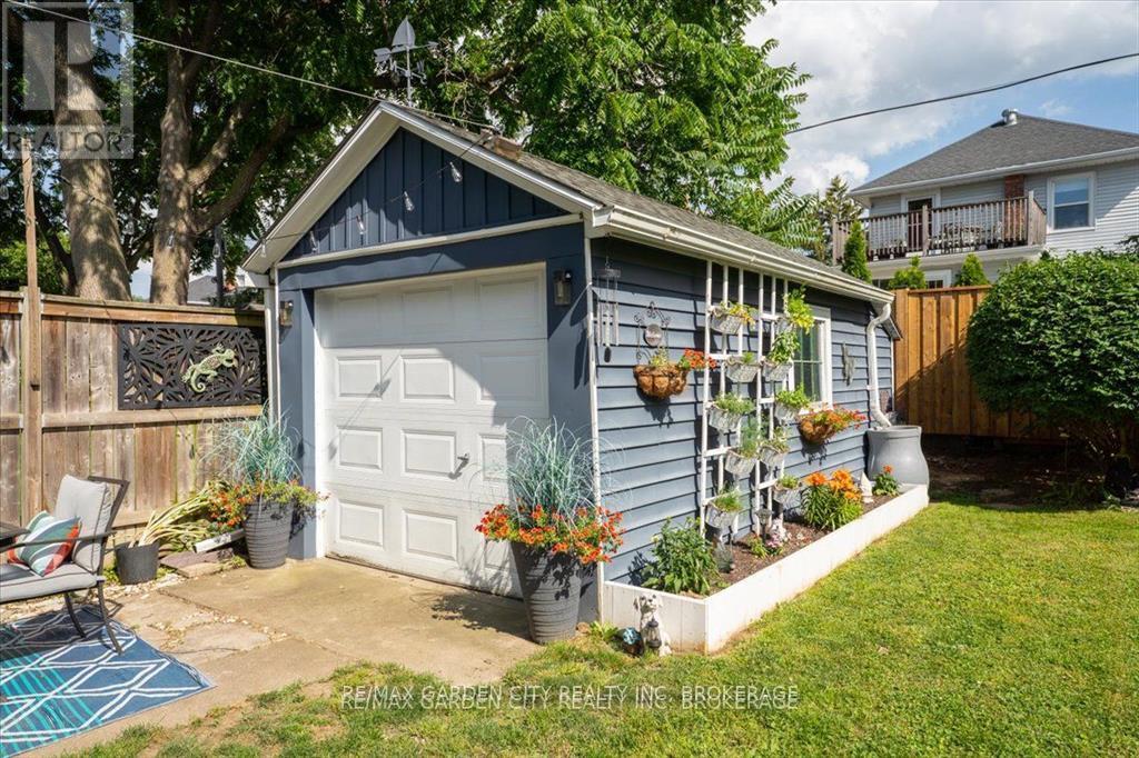 22 Chaplin Avenue, St. Catharines, Ontario  L2R 2E6 - Photo 23 - X12879444