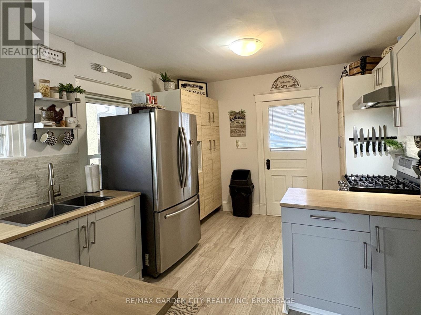 22 Chaplin Avenue, St. Catharines, Ontario  L2R 2E6 - Photo 9 - X12879444