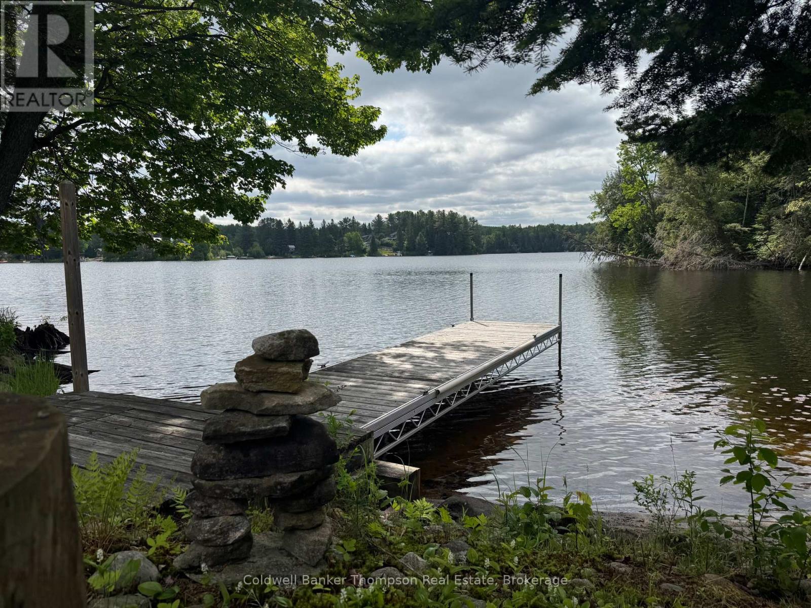 <div class="slider-price">$559,900</div><p>105 Pineaire Lane, Perry, Ontario</p>