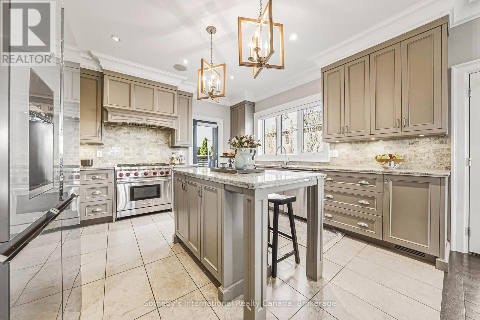 476 Patricia Drive, Burlington, Ontario  L7T 1K2 - Photo 10 - W12879324