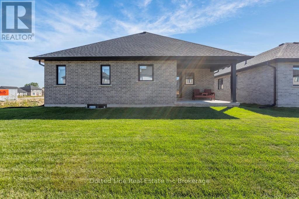 18 Walnut Drive, Tillsonburg, Ontario  N4G 5S2 - Photo 18 - X12879414