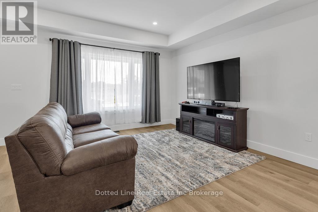 18 Walnut Drive, Tillsonburg, Ontario  N4G 5S2 - Photo 6 - X12879414