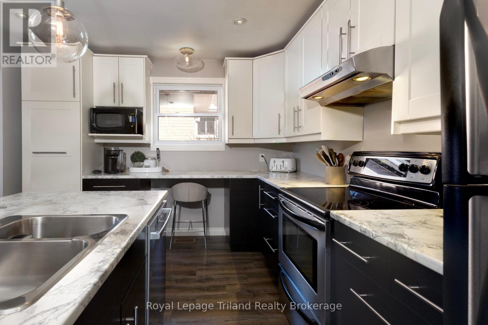 26 Knowles Drive, Woodstock, Ontario  N4S 8T8 - Photo 12 - X12879468