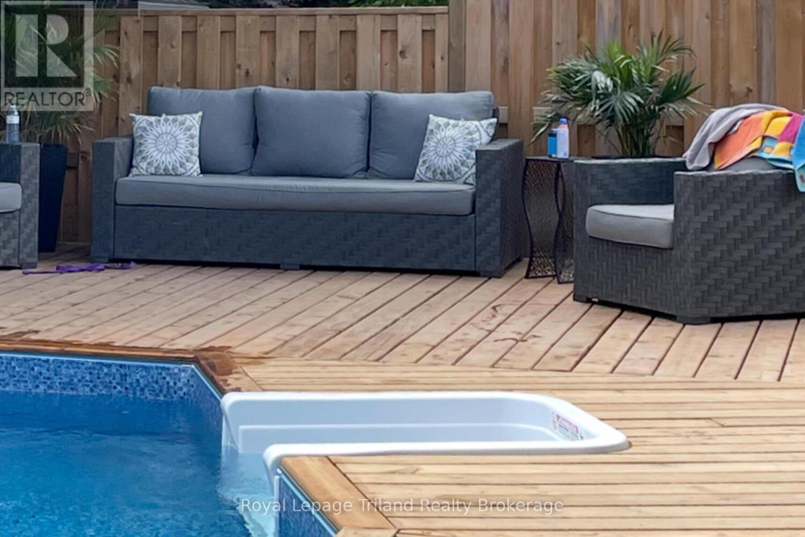 26 Knowles Drive, Woodstock, Ontario  N4S 8T8 - Photo 32 - X12879468