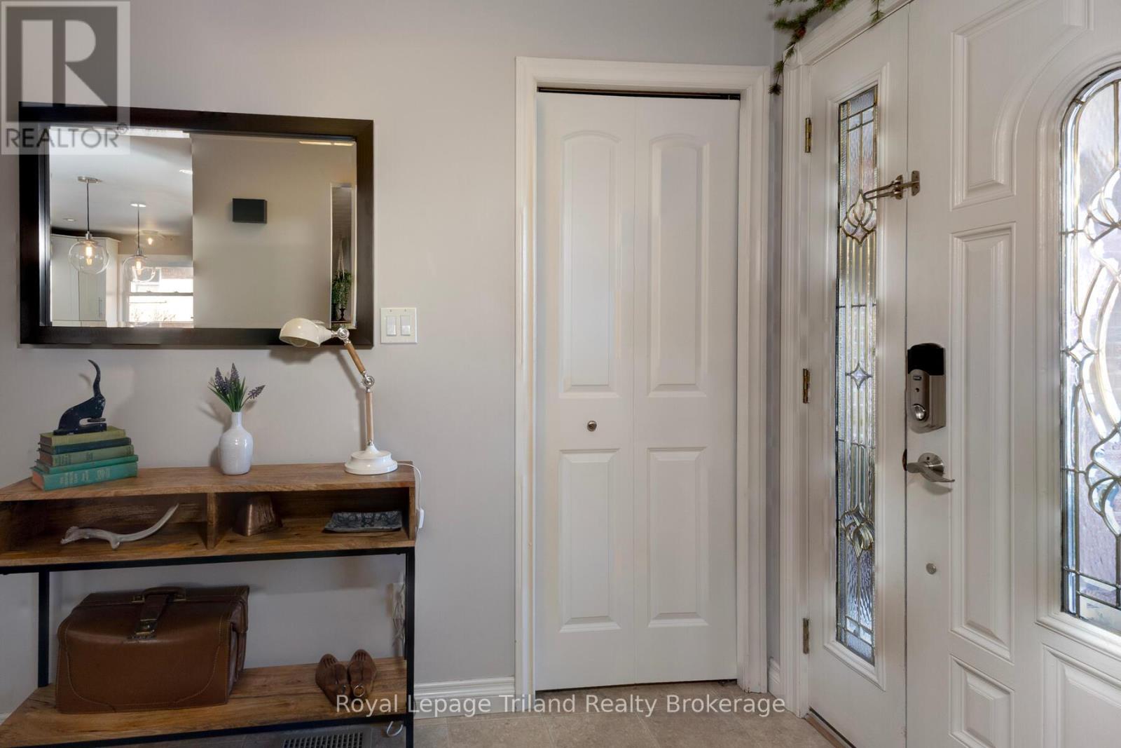 26 Knowles Drive, Woodstock, Ontario  N4S 8T8 - Photo 4 - X12879468