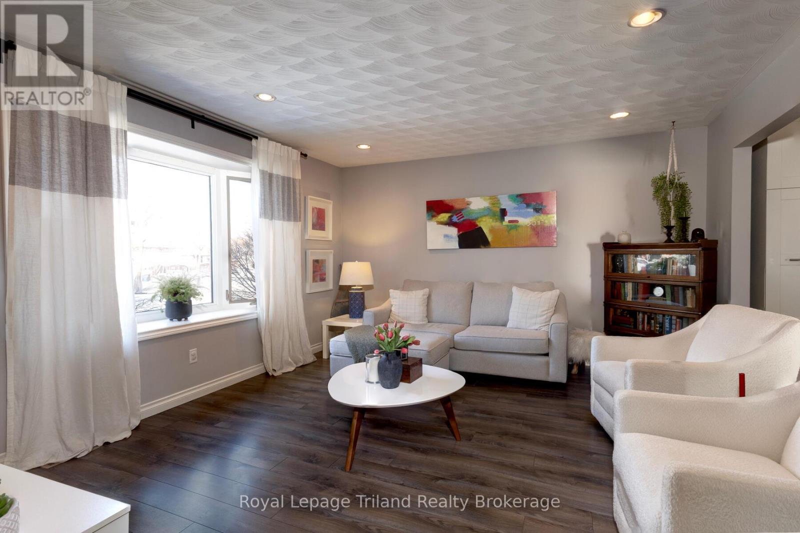 26 Knowles Drive, Woodstock, Ontario  N4S 8T8 - Photo 6 - X12879468