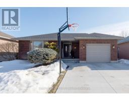 26 KNOWLES DRIVE, Woodstock, Ontario