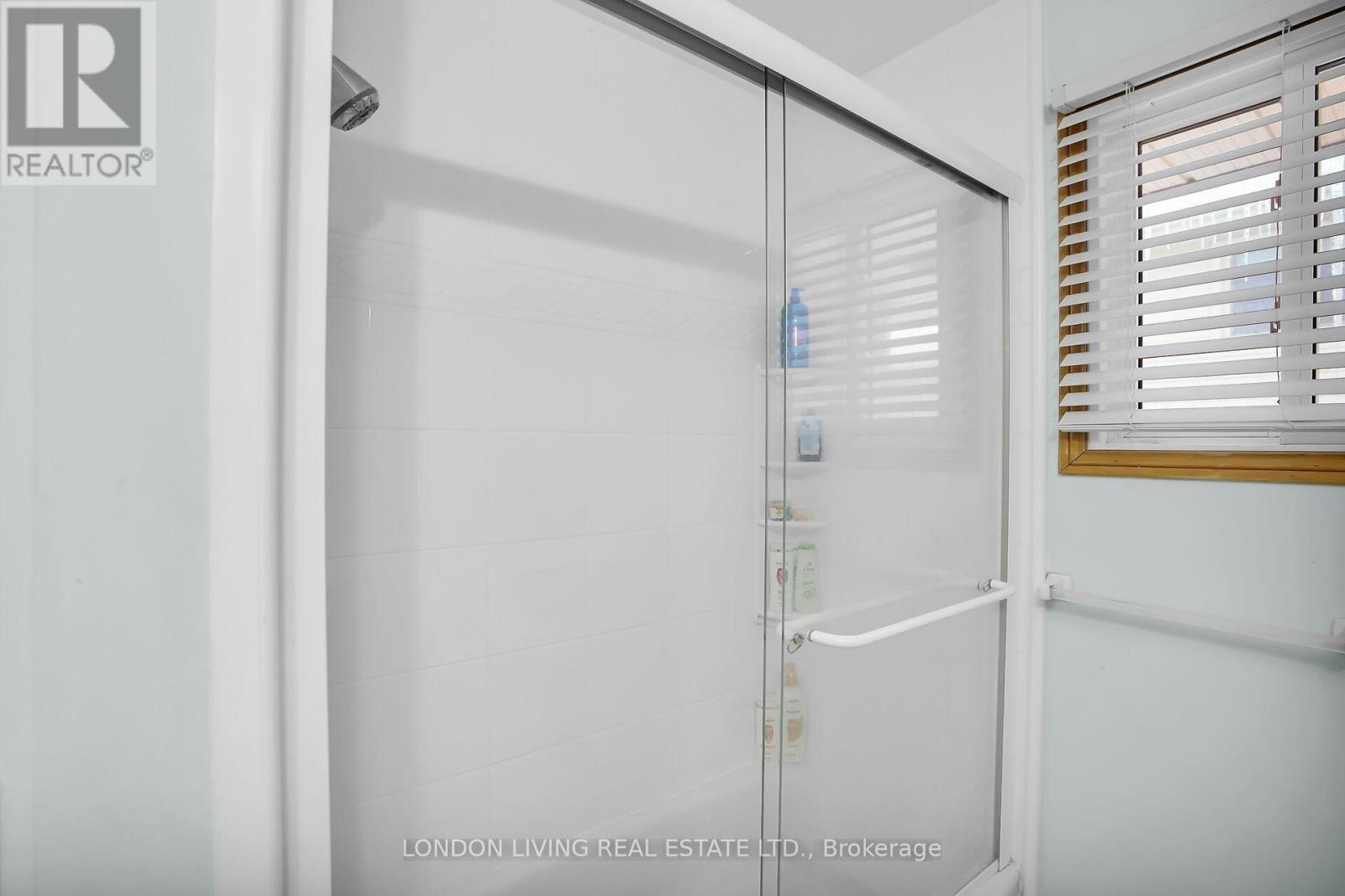 Photo 15 of 32 for 42 Bourbon Lane