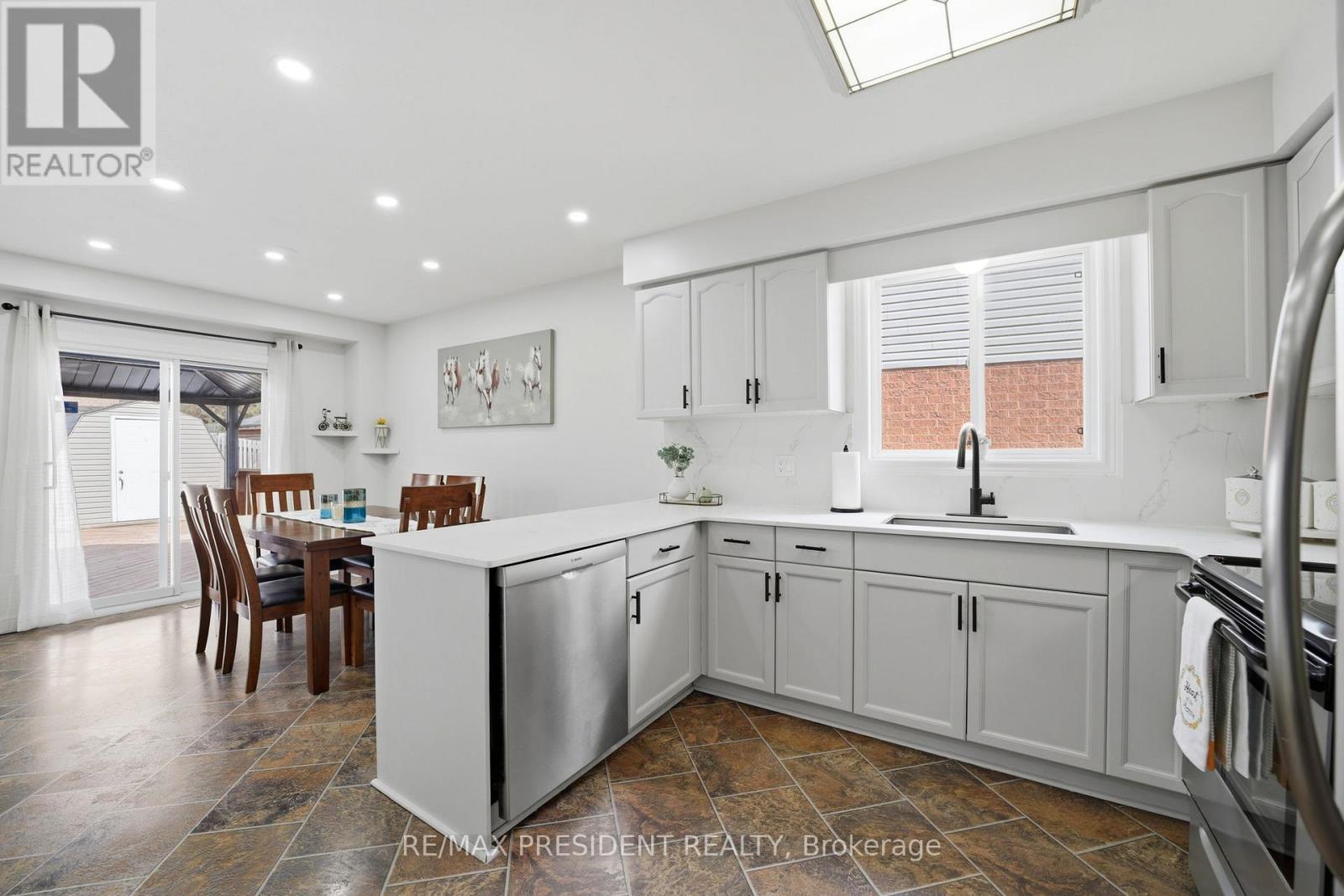 199 Bush Clover Crescent, Kitchener, Ontario  N2E 3P7 - Photo 8 - X12879302