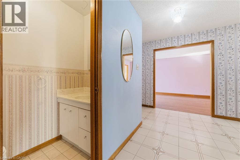 2084 Pen Street, Oakville, Ontario  L6H 3L3 - Photo 6 - 40807522