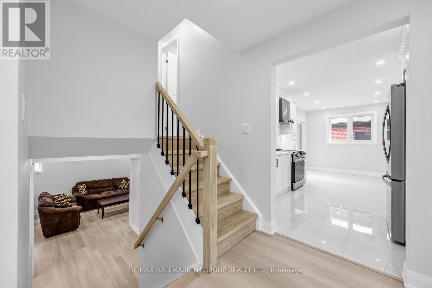 12 Pleasant View Drive, Toronto (Pleasant View), Ontario  M2J 3P5 - Photo 11 - C12879308