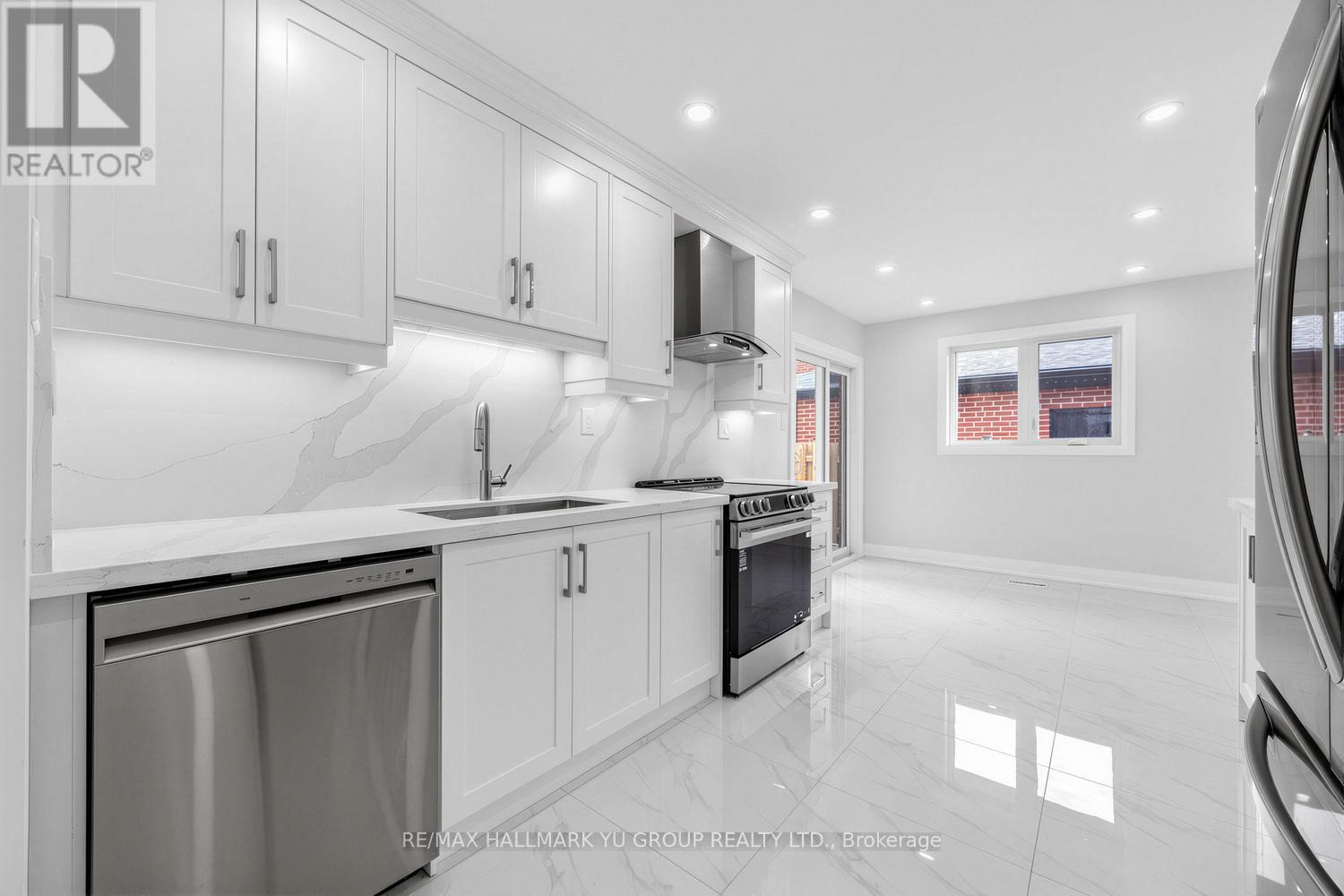 12 Pleasant View Drive, Toronto (Pleasant View), Ontario  M2J 3P5 - Photo 13 - C12879308