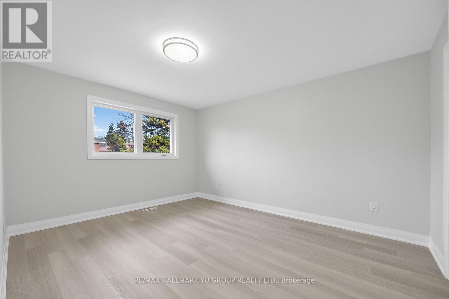 12 Pleasant View Drive, Toronto (Pleasant View), Ontario  M2J 3P5 - Photo 17 - C12879308