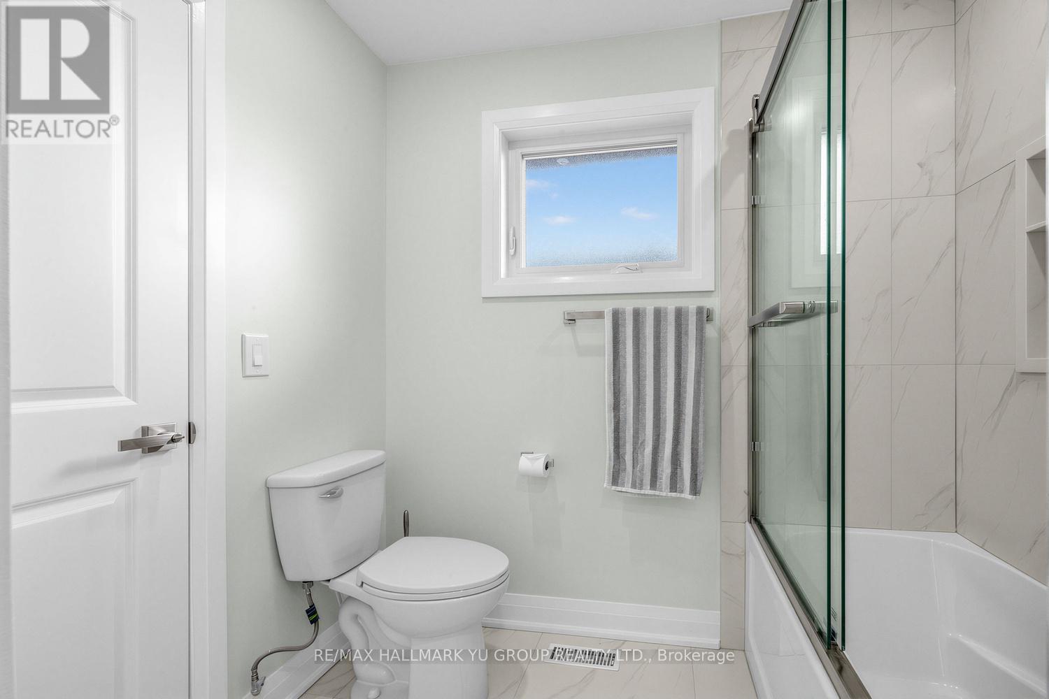 12 Pleasant View Drive, Toronto (Pleasant View), Ontario  M2J 3P5 - Photo 21 - C12879308