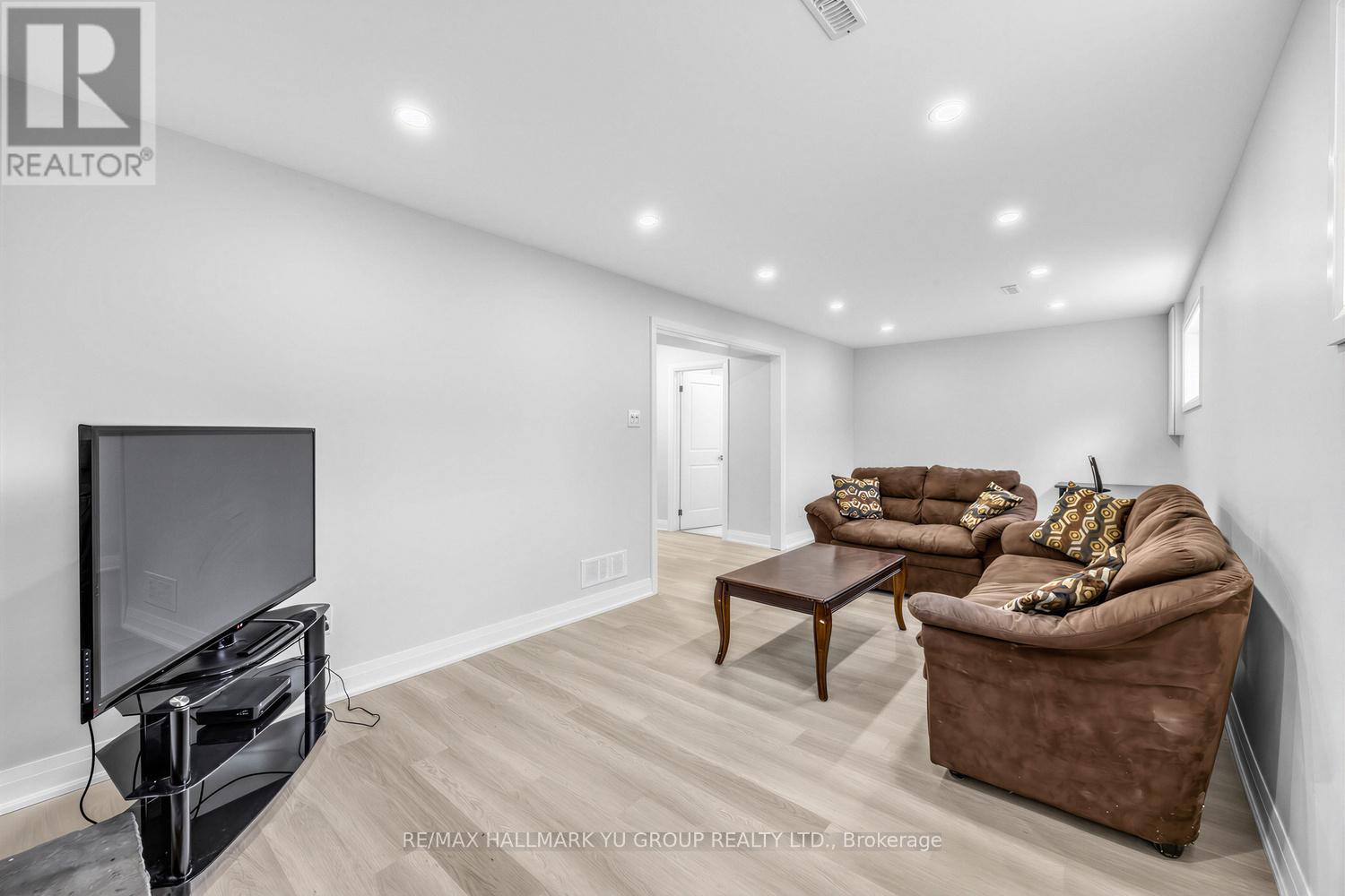 12 Pleasant View Drive, Toronto (Pleasant View), Ontario  M2J 3P5 - Photo 27 - C12879308