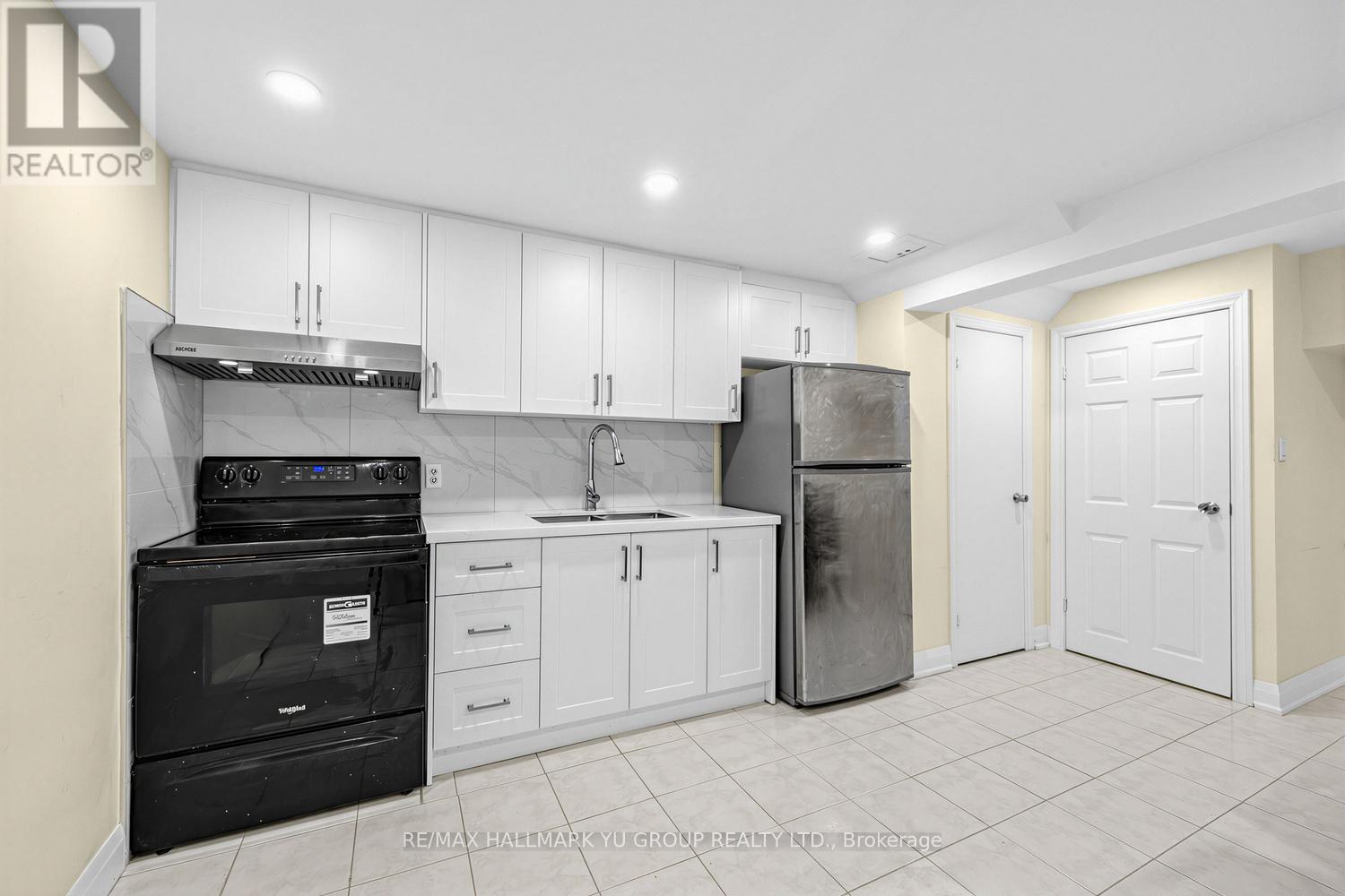 12 Pleasant View Drive, Toronto (Pleasant View), Ontario  M2J 3P5 - Photo 31 - C12879308